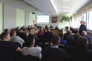 Sesja Rady Miejskiej w Sompolnie, w której uczestniczą policjanci z Komisariatu Policji w Sompolnie
