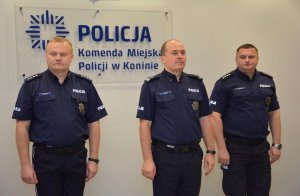 Komendant Miejski Policji w Koninie wraz zastępcami rozpoczynają uroczystą zbiórkę